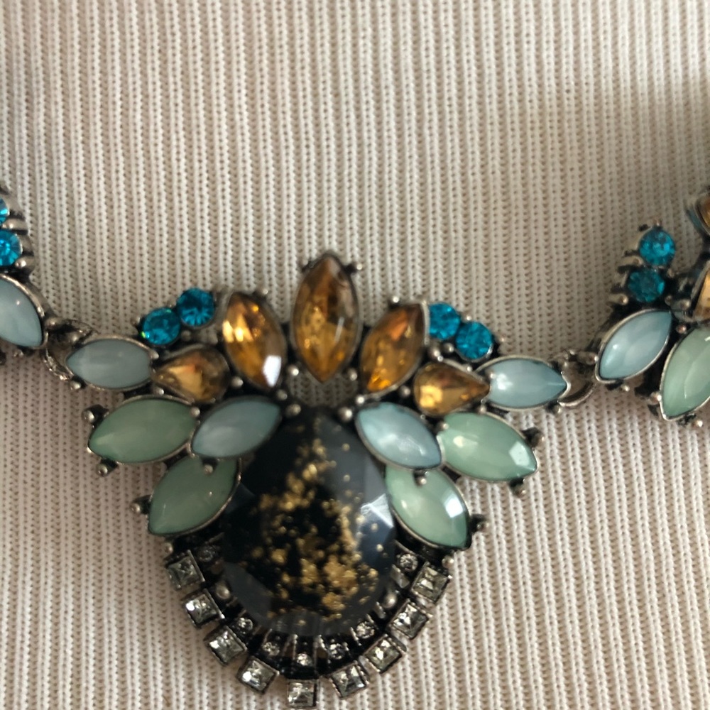 Beautiful Statement Necklace - Picture 3 of 3